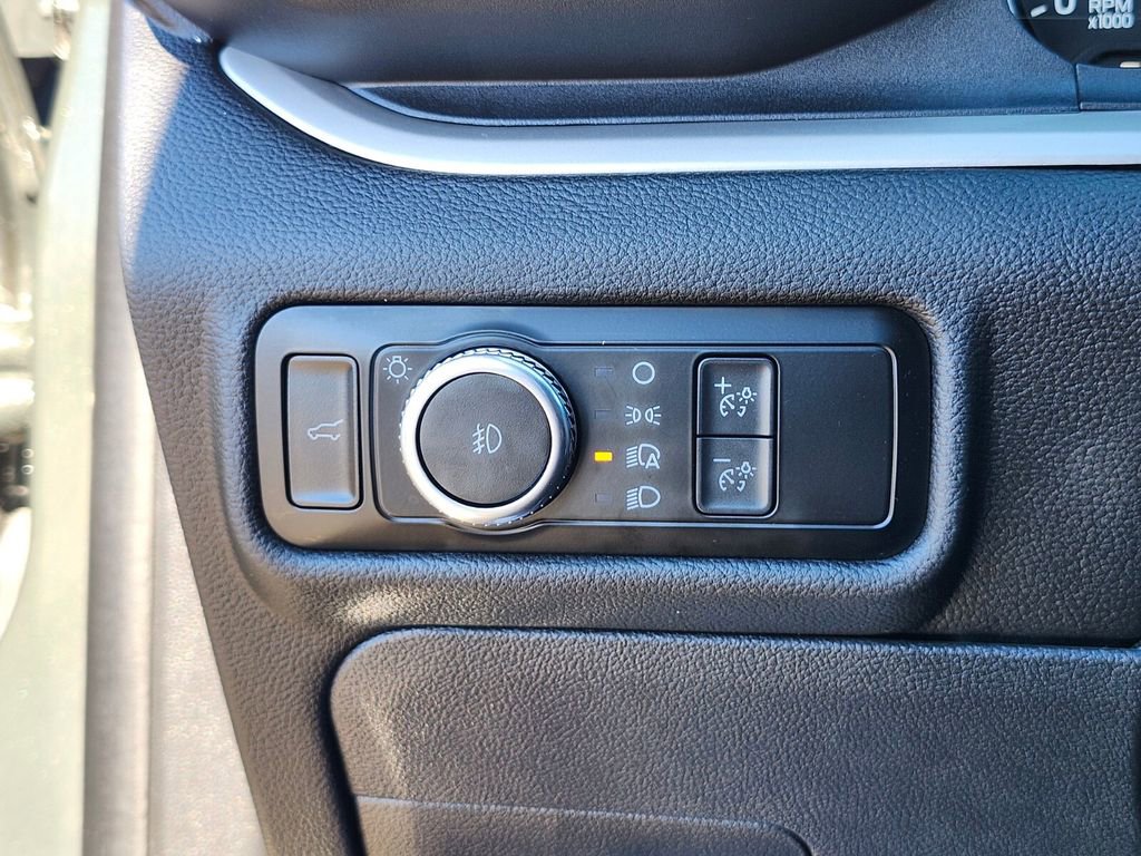 Certified 2022 Ford Explorer XLT w/ Equipment Group 202A image 25