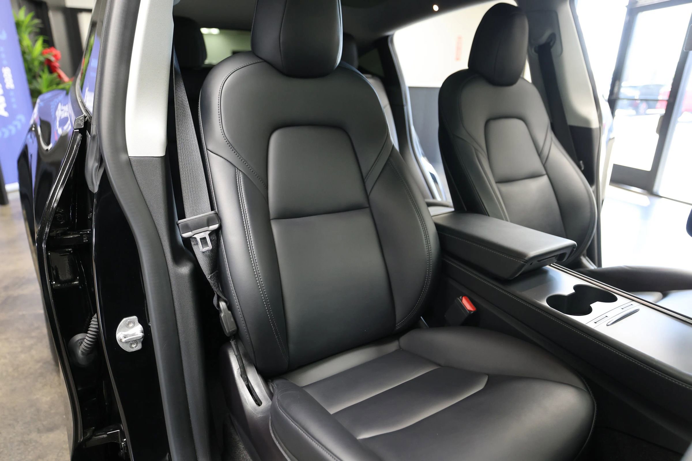 Used 2021 Tesla Model Y Long Range image 38