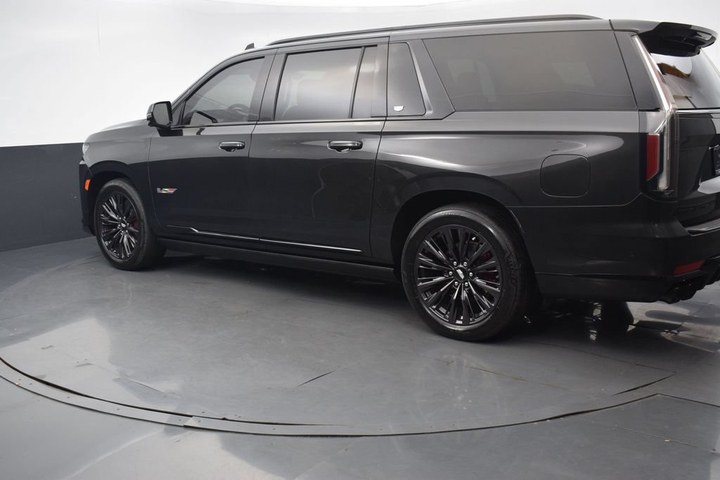 Certified 2024 Cadillac Escalade ESV V w/ LPO, ONYX Package AWD/4WD image 4
