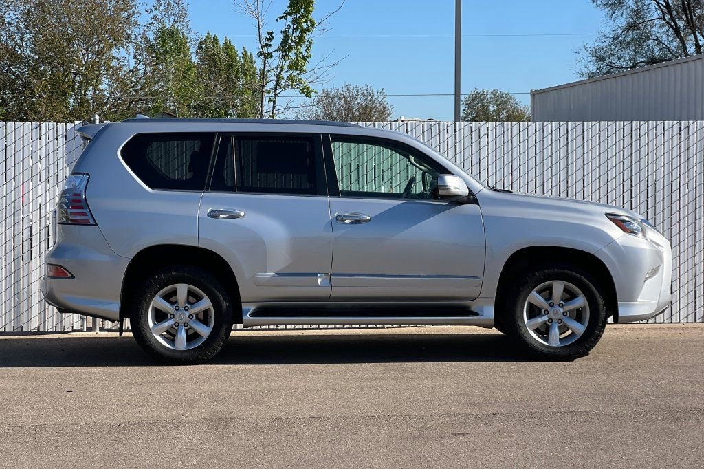 Used 2018 Lexus GX 460 w/ Navigation Package AWD/4WD image 3