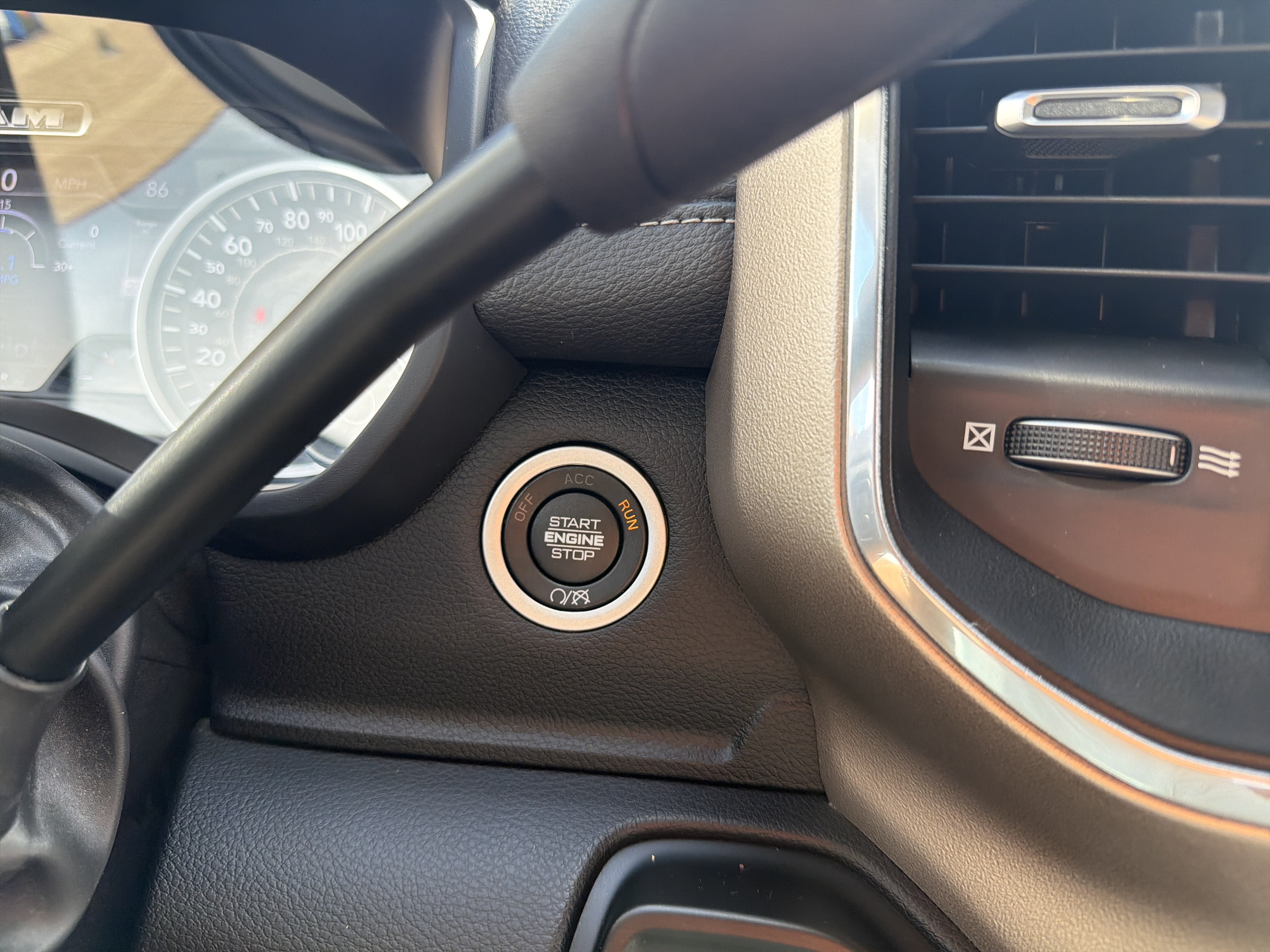 Used 2022 RAM 2500 Laramie AWD/4WD image 22