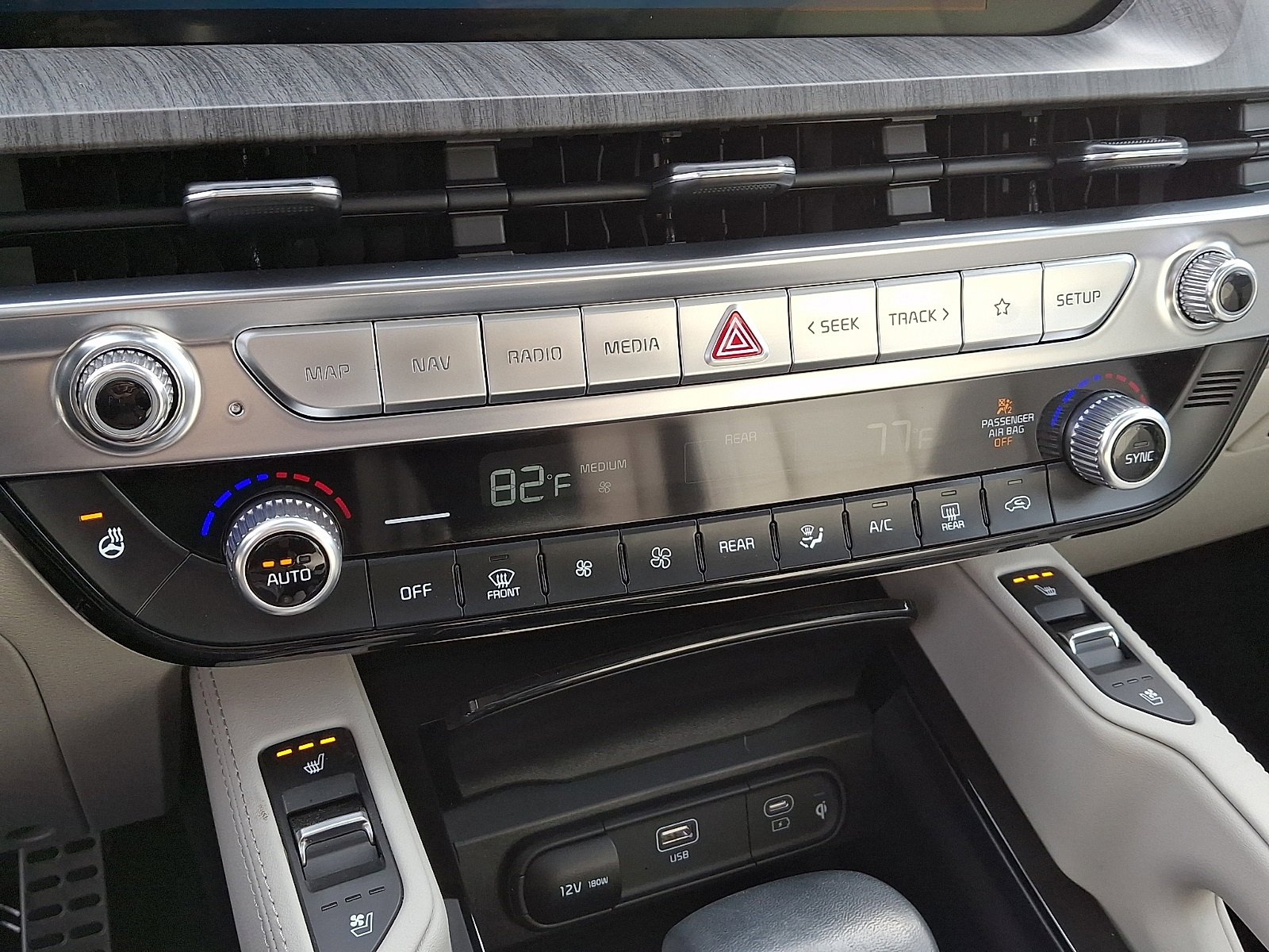 Used 2024 Kia Telluride SX w/ Towing Package image 17