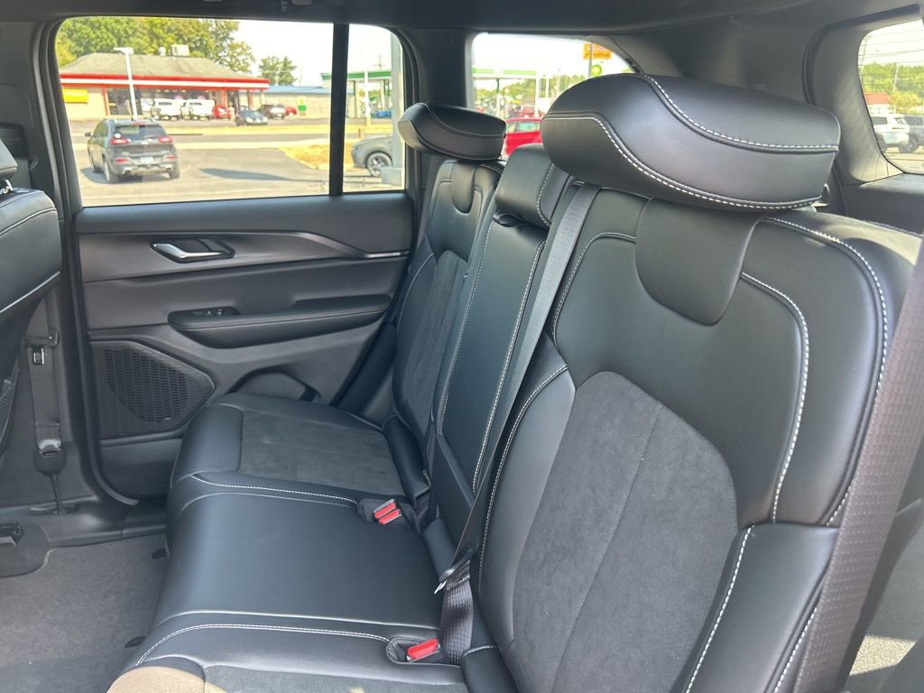 New 2025 Jeep Grand Cherokee Laredo image 36