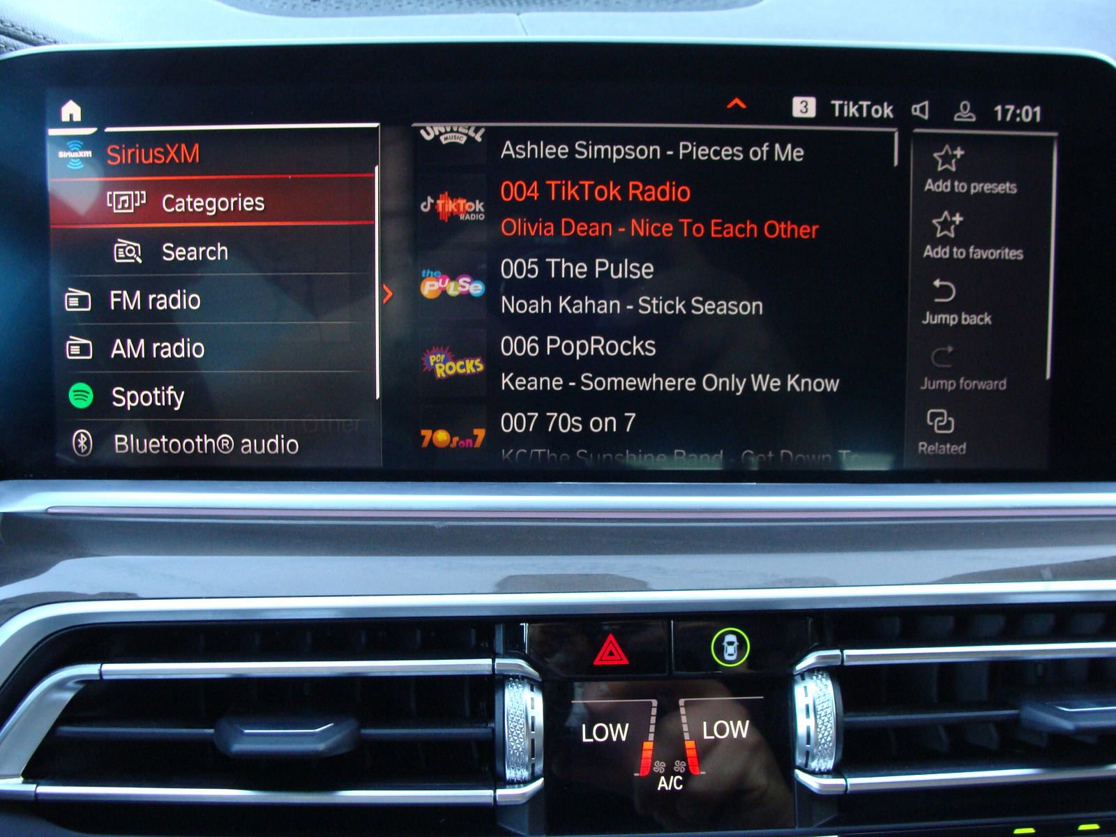 Used 2022 BMW X5 xDrive40i w/ Premium Package image 17