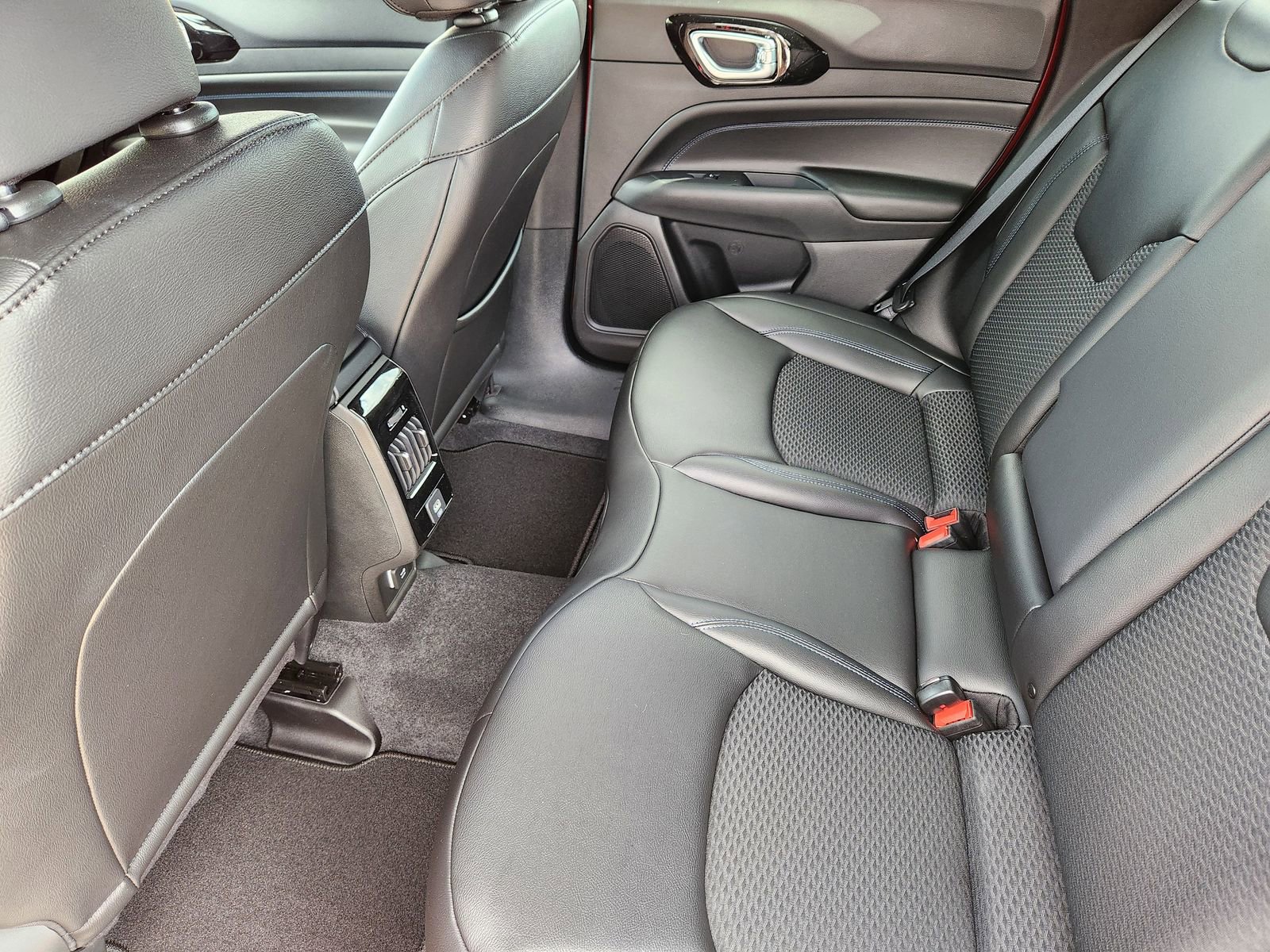 New 2026 Jeep Compass Latitude image 39