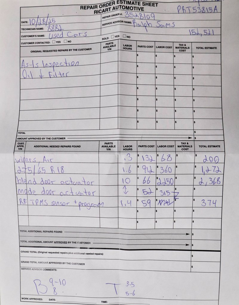 Used 2011 Ford Expedition EL XLT image 2
