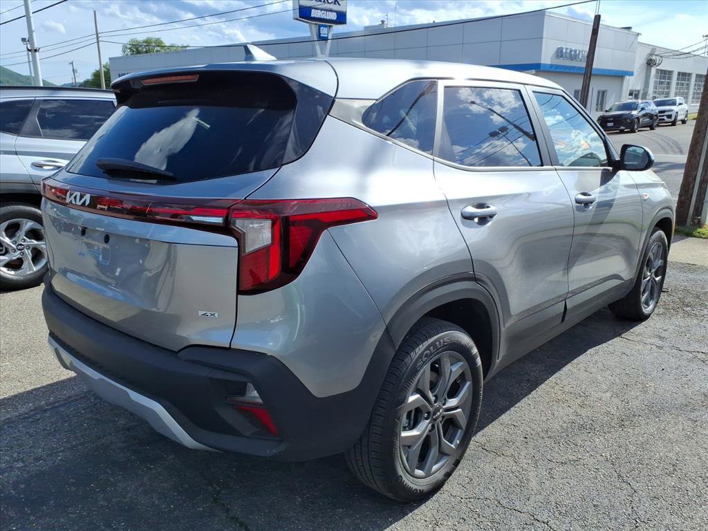 Used 2026 Kia Seltos LX AWD/4WD image 3