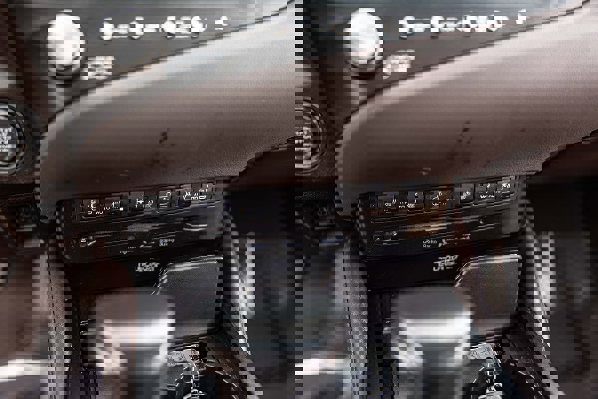 Used 2021 Lexus ES 250 w/ Accessory Package 2 image 30