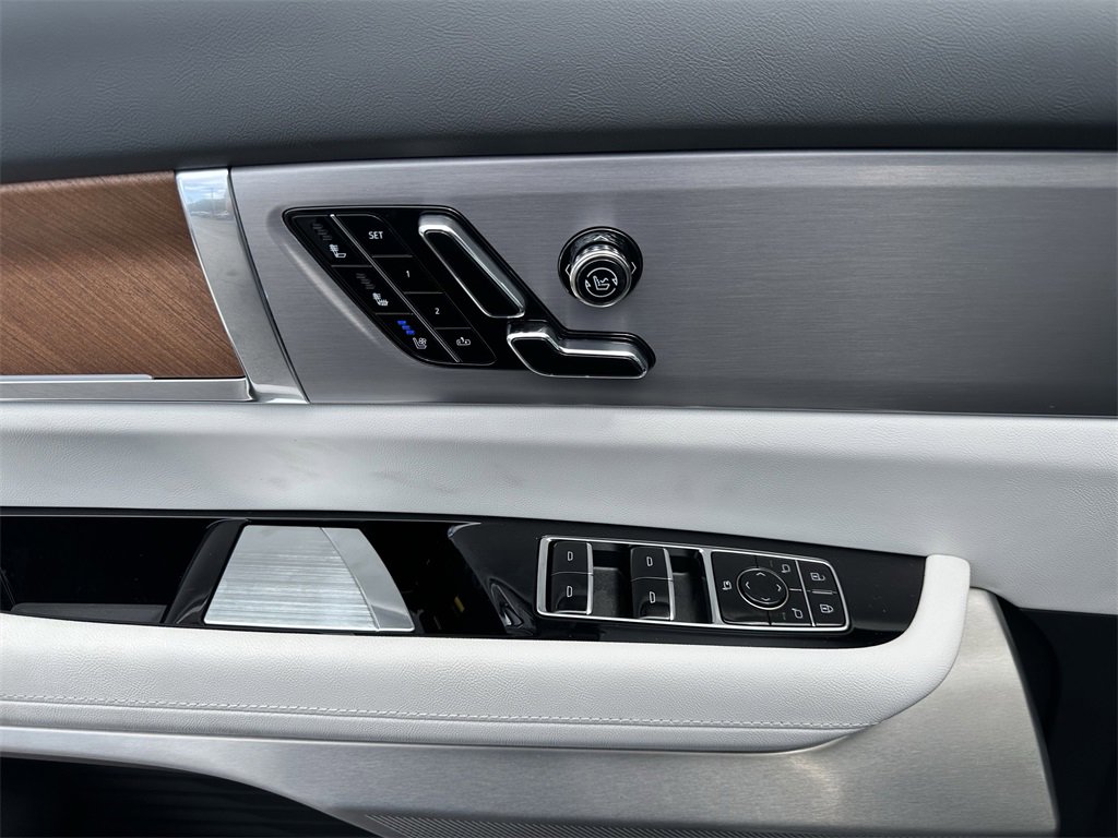 New 2026 Cadillac Vistiq Sport image 9