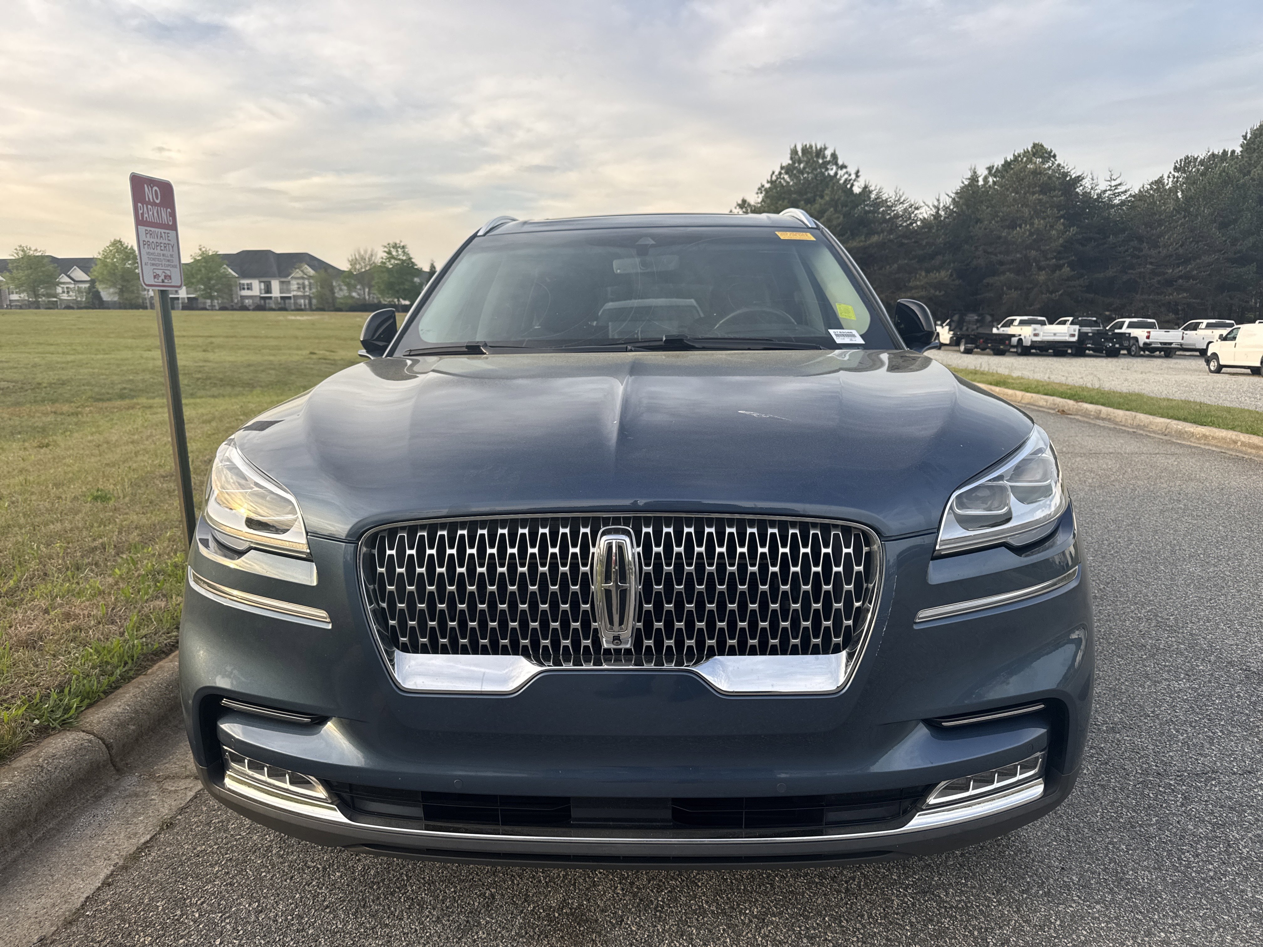 Used 2020 Lincoln Aviator Reserve w/ Equipment Group 202A image 2