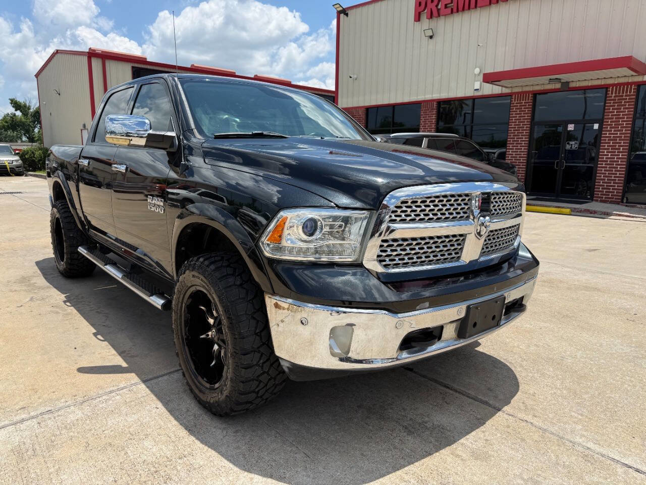 Used 2016 RAM 1500 Laramie w/ Convenience Group AWD/4WD image 3