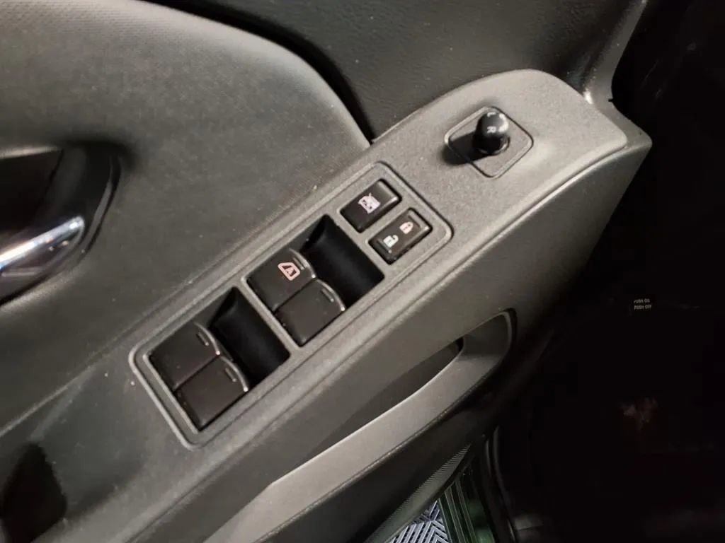 Used 2022 Nissan Frontier SV w/ Technology Package image 18