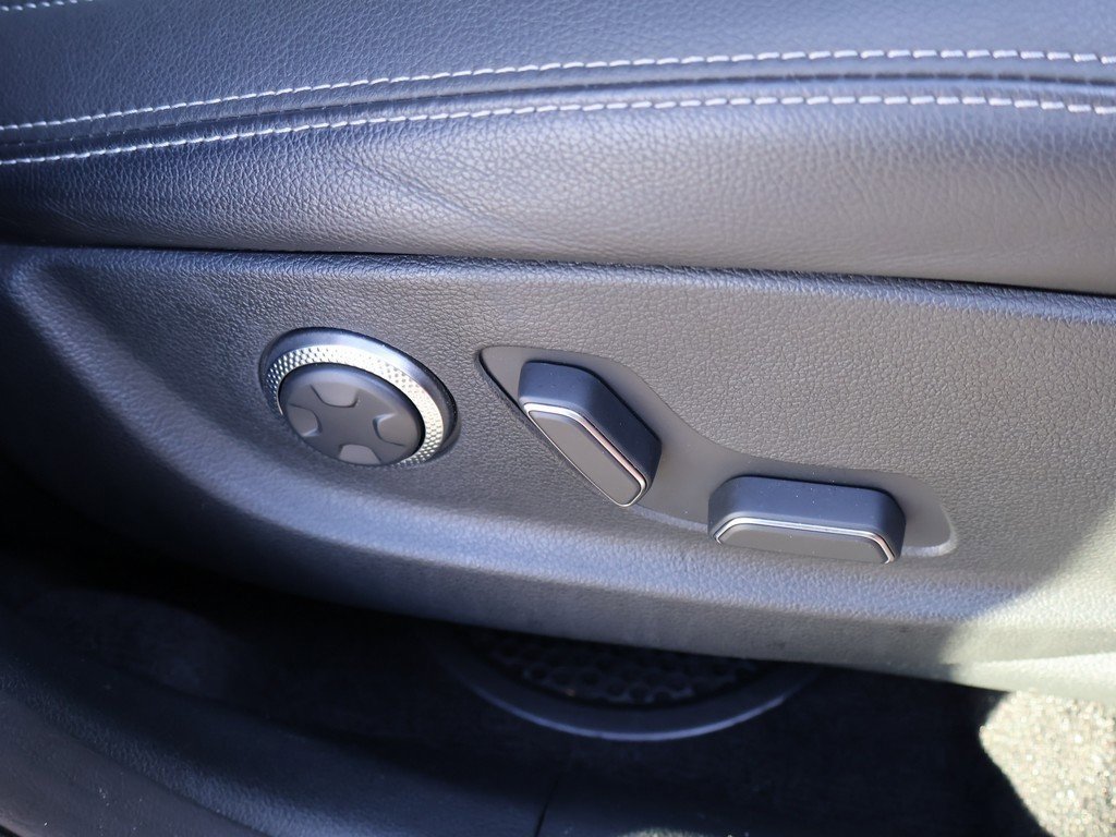 Used 2023 Genesis GV70 2.5T w/ Advanced Package image 38