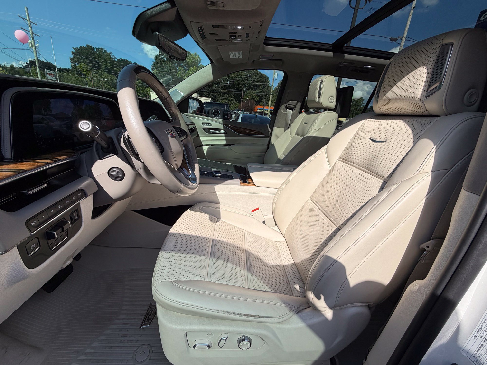 Used 2023 Cadillac Escalade Premium Luxury Platinum AWD/4WD image 20