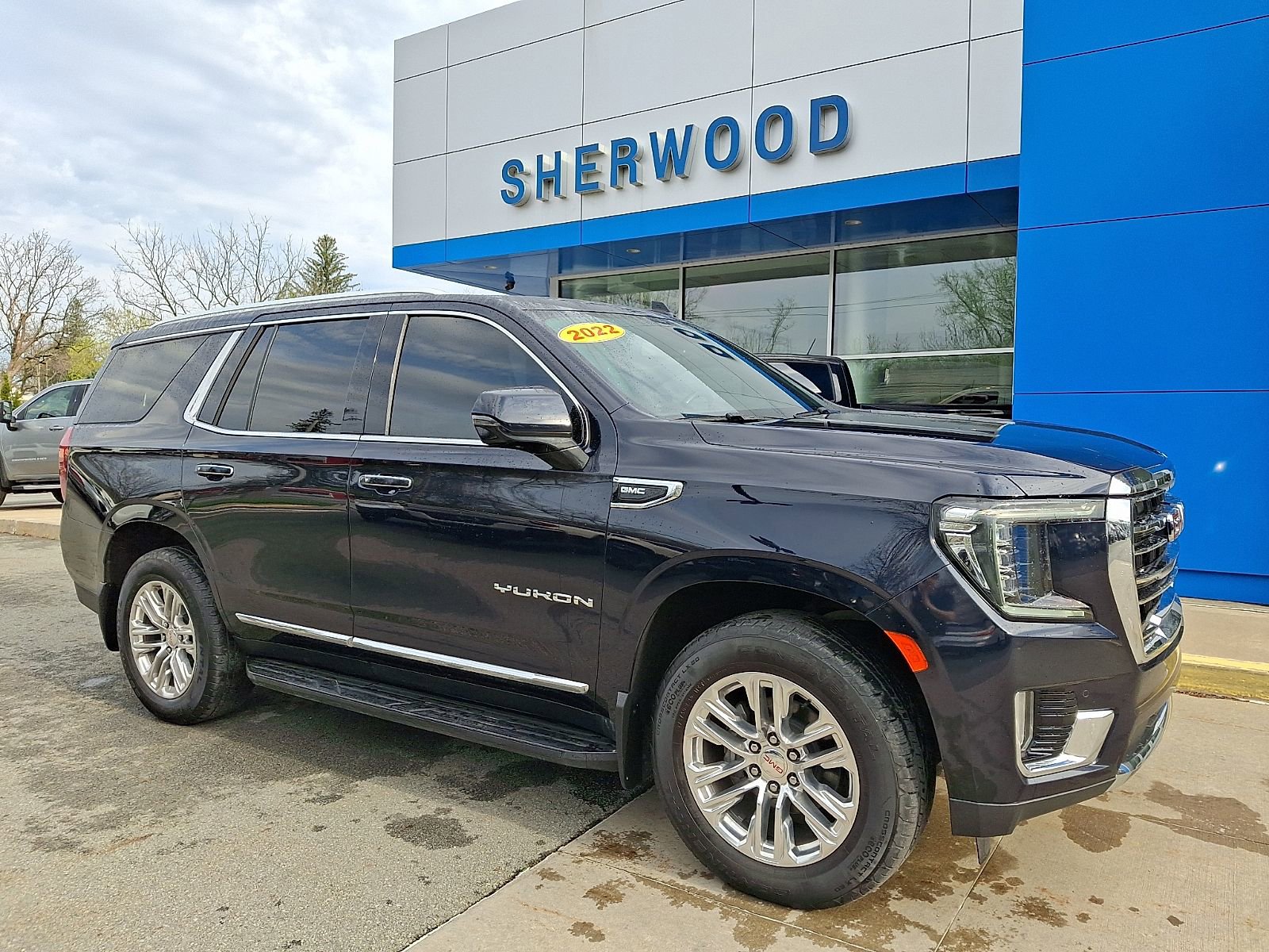 Used 2022 GMC Yukon SLT w/ SLT Luxury Package AWD/4WD image 1