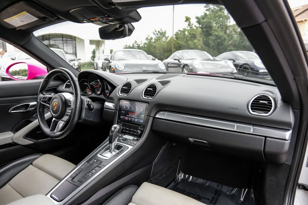Used 2022 Porsche 718 Cayman RWD image 10