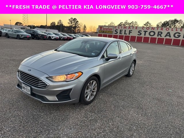 Used 2020 Ford Fusion SE image 3