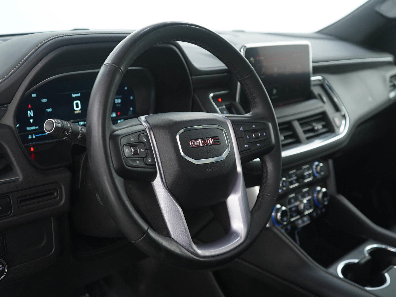 Used 2023 GMC Yukon SLT w/ SLT Luxury Package image 24