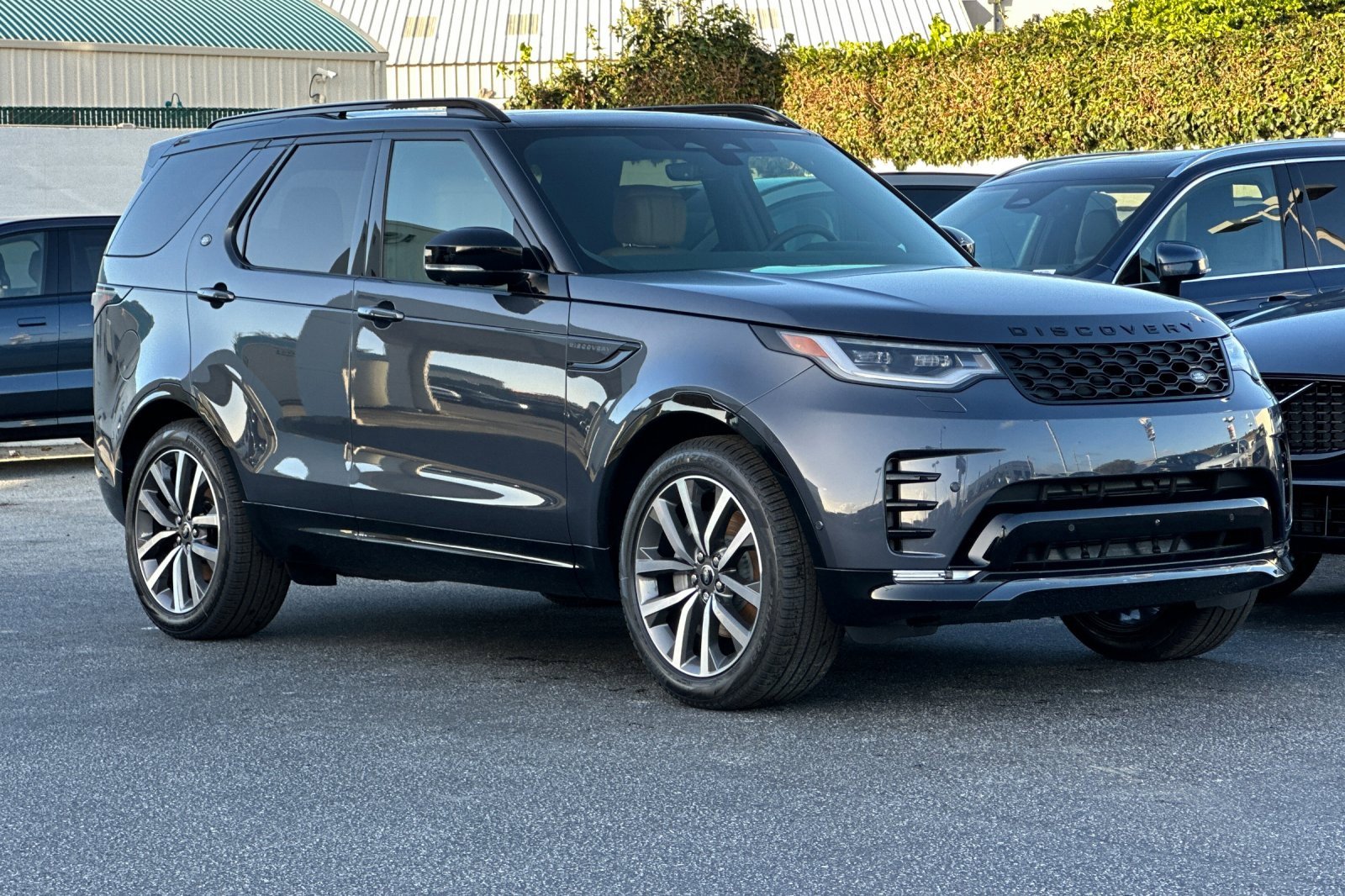 New 2025 Land Rover Discovery Dynamic SE image 7