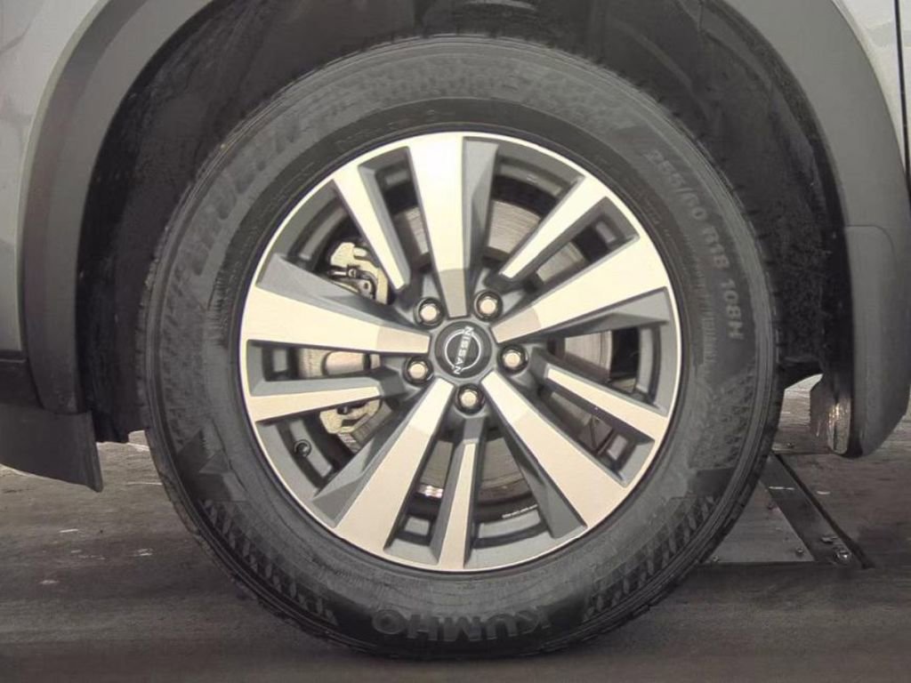 Used 2025 Nissan Pathfinder SL w/ Cargo Package image 9