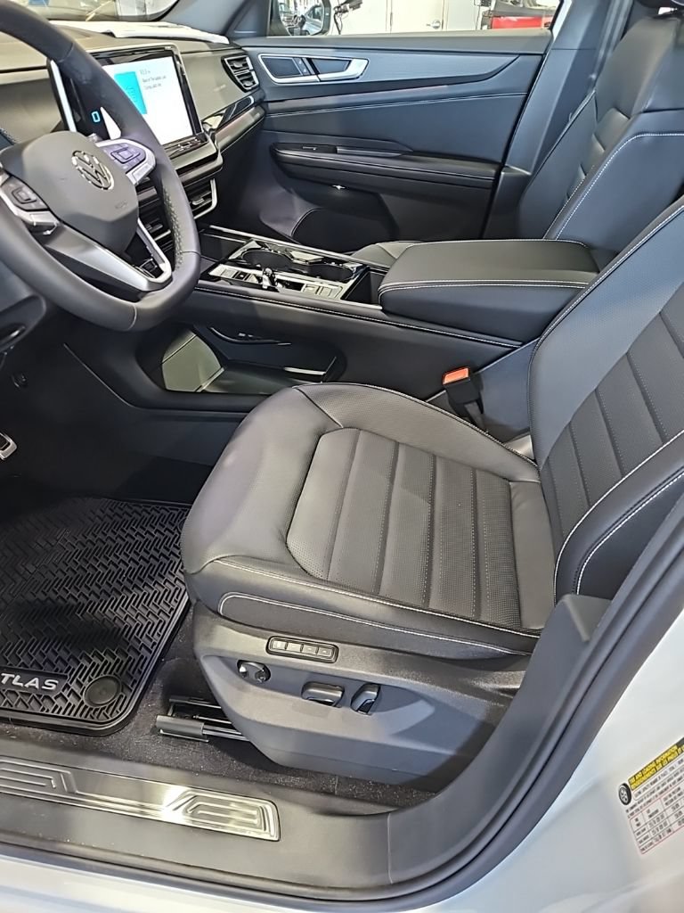 New 2026 Volkswagen Atlas Cross Sport SEL R-Line AWD/4WD image 28