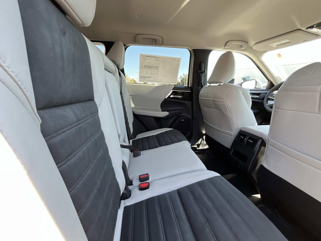 New 2026 Mitsubishi Outlander SE FWD image 14