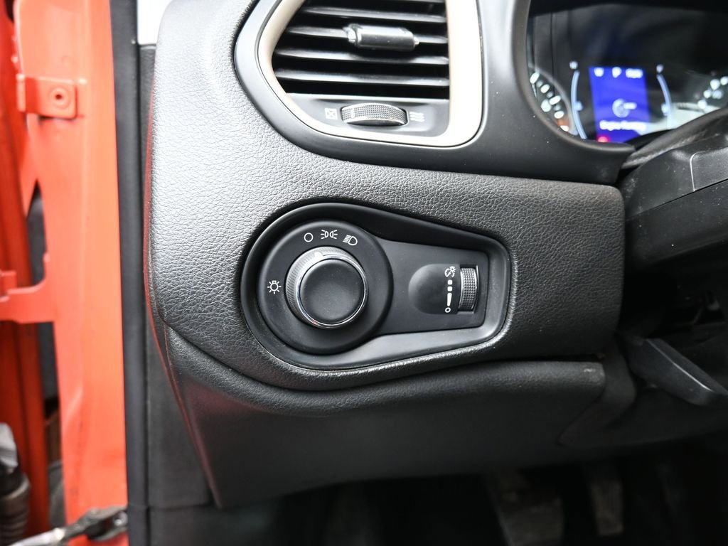 Used 2017 Jeep Renegade Sport w/ Power & Air Group image 32