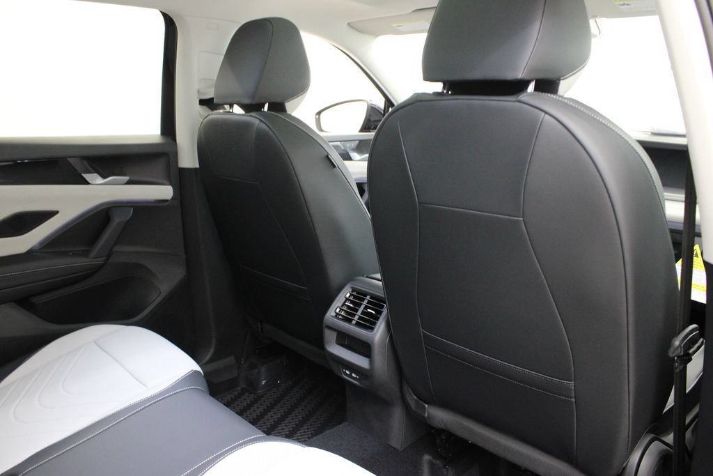 New 2026 Volkswagen Tiguan SE FWD image 20
