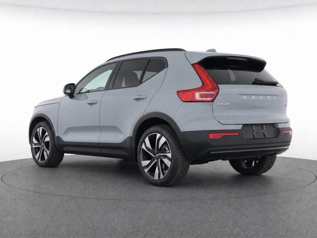 New 2026 Volvo XC40 B5 Plus w/ Climate Package AWD/4WD image 3