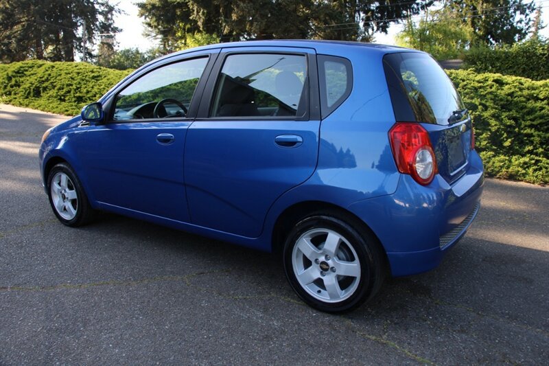 Used 2010 Chevrolet Aveo5 LS FWD image 4