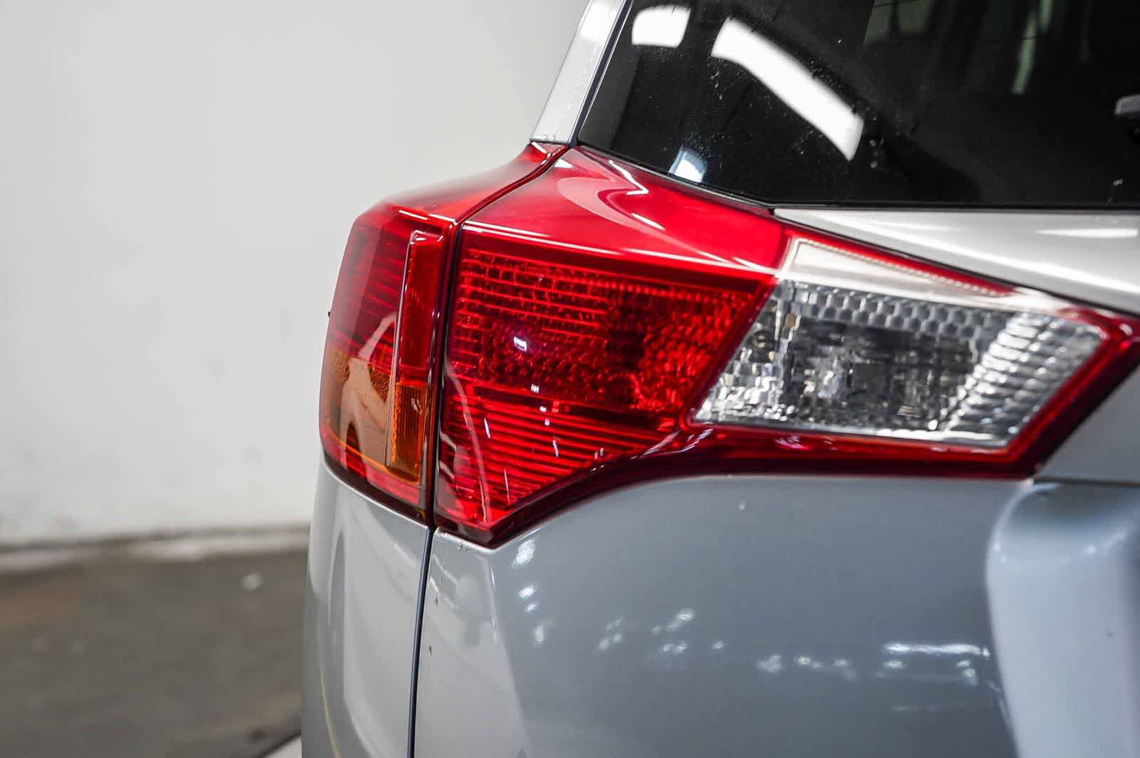 Used 2013 Toyota RAV4 XLE FWD image 11
