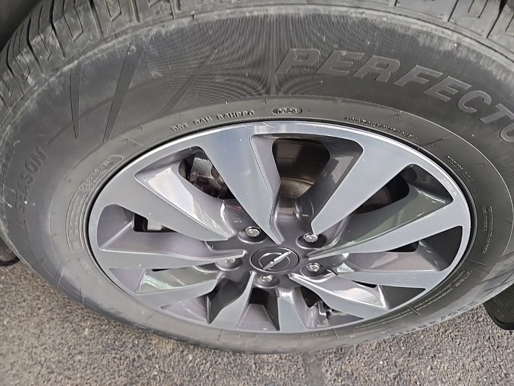 Used 2024 Chrysler Pacifica Limited FWD image 10