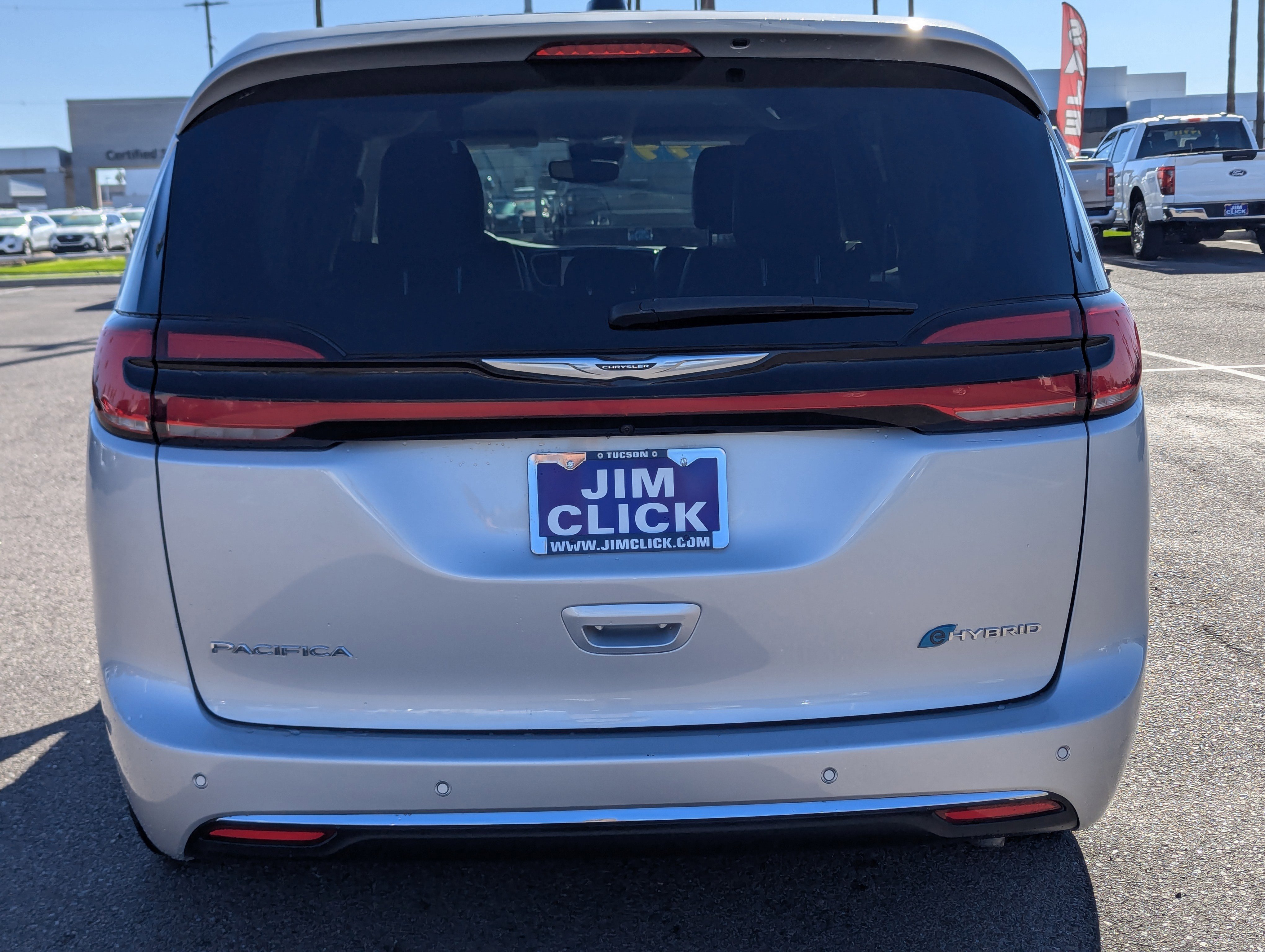 Used 2024 Chrysler Pacifica Select image 3