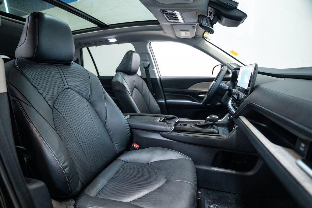 Certified 2025 Toyota Grand Highlander AWD image 14