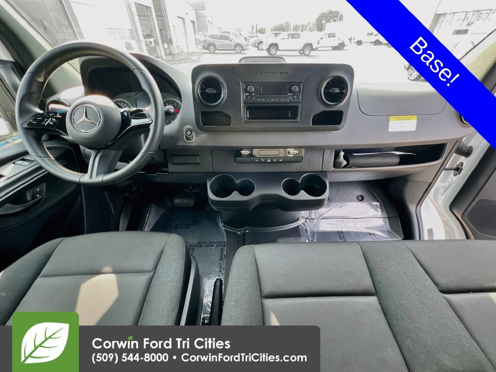 Used 2025 Mercedes-Benz Sprinter 2500 image 5