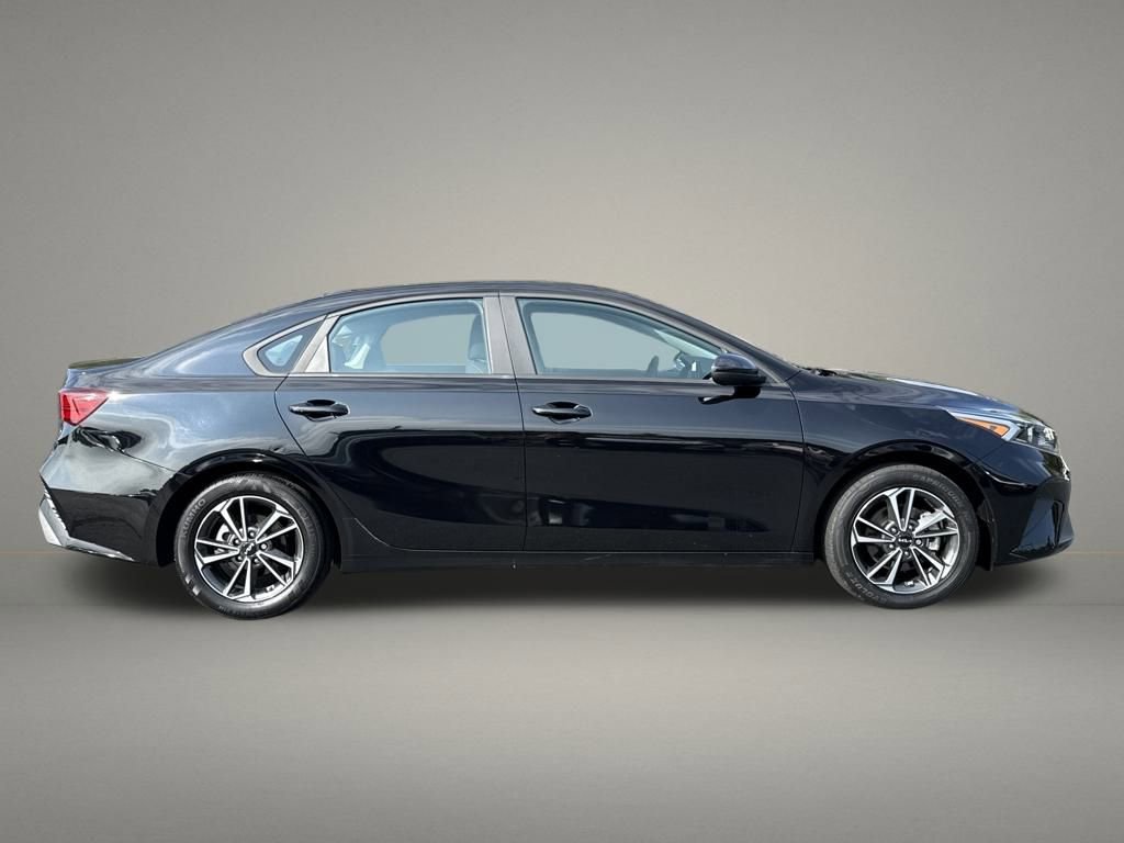 Used 2023 Kia Forte LXS image 6