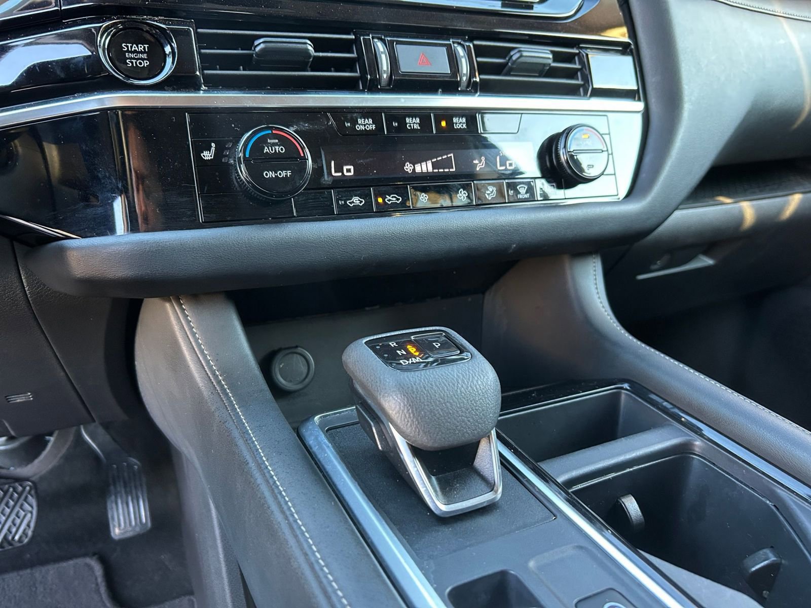 Used 2025 Nissan Pathfinder SV image 39