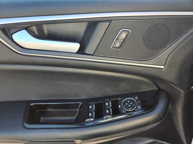 Used 2020 Ford Edge SEL image 17