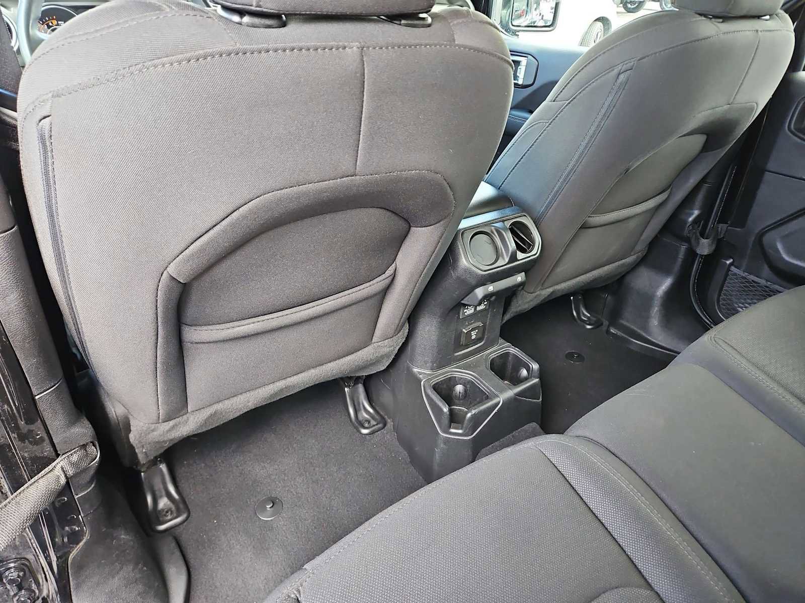 Used 2023 Jeep Gladiator Overland image 17