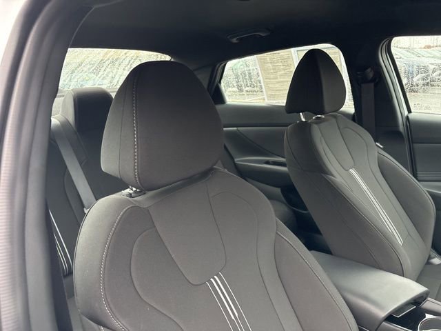 Certified 2025 Hyundai Elantra SEL image 28