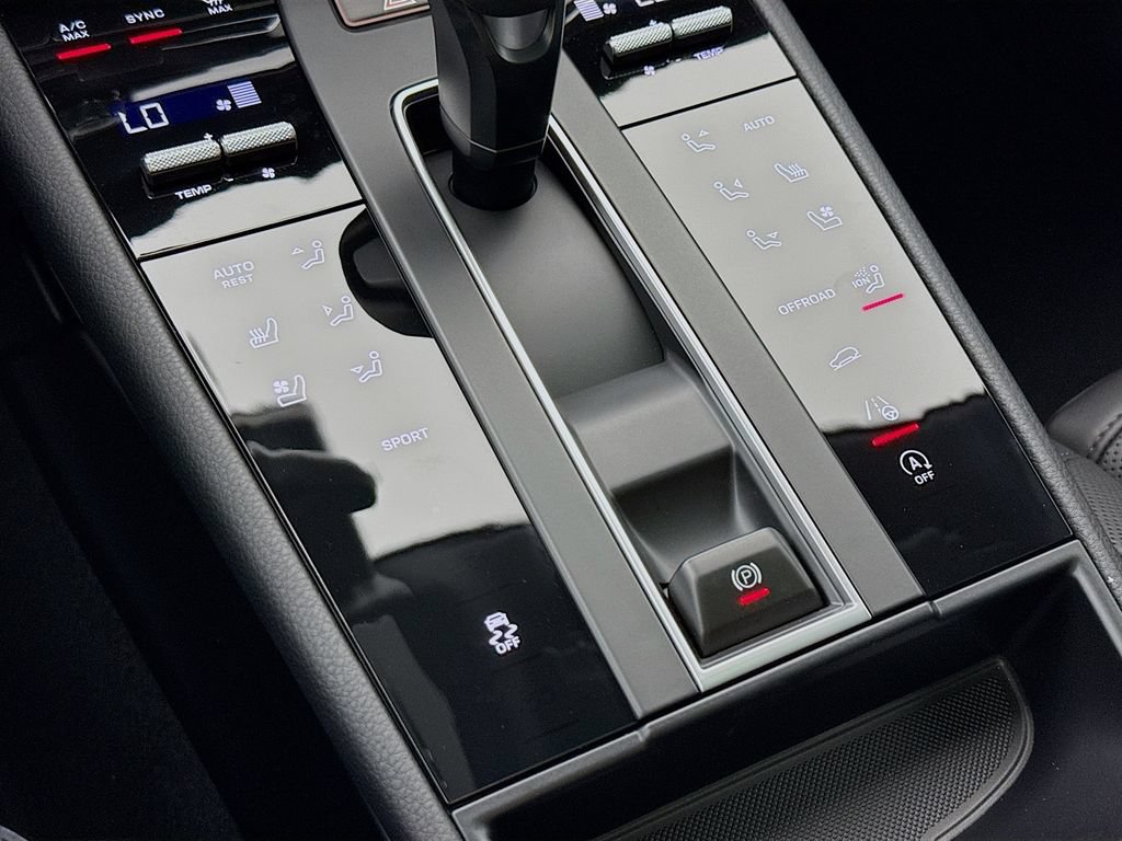 New 2026 Porsche Macan AWD/4WD image 24