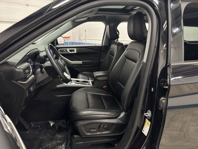 Used 2023 Ford Explorer XLT image 4