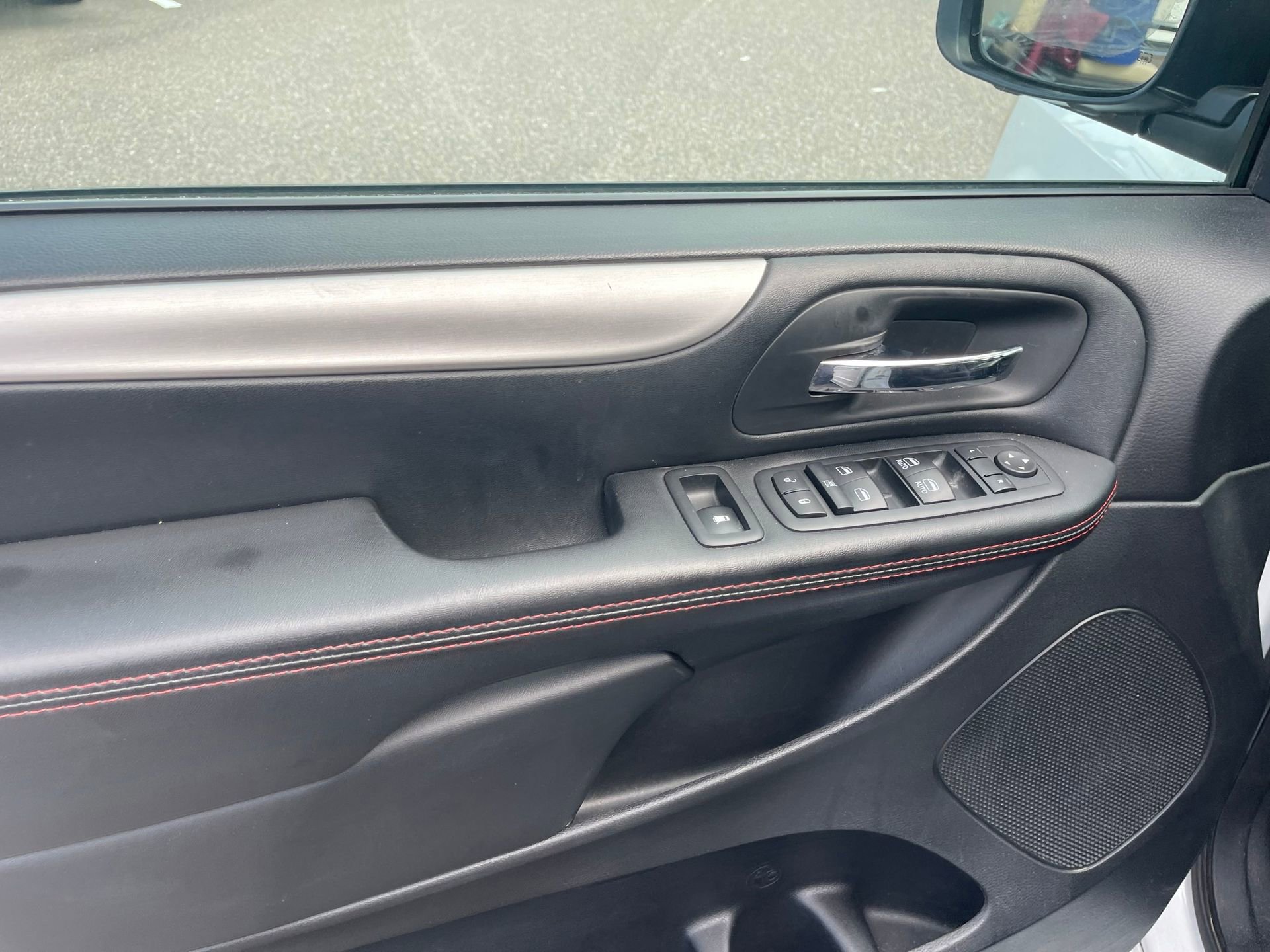 Used 2017 Dodge Grand Caravan GT image 12