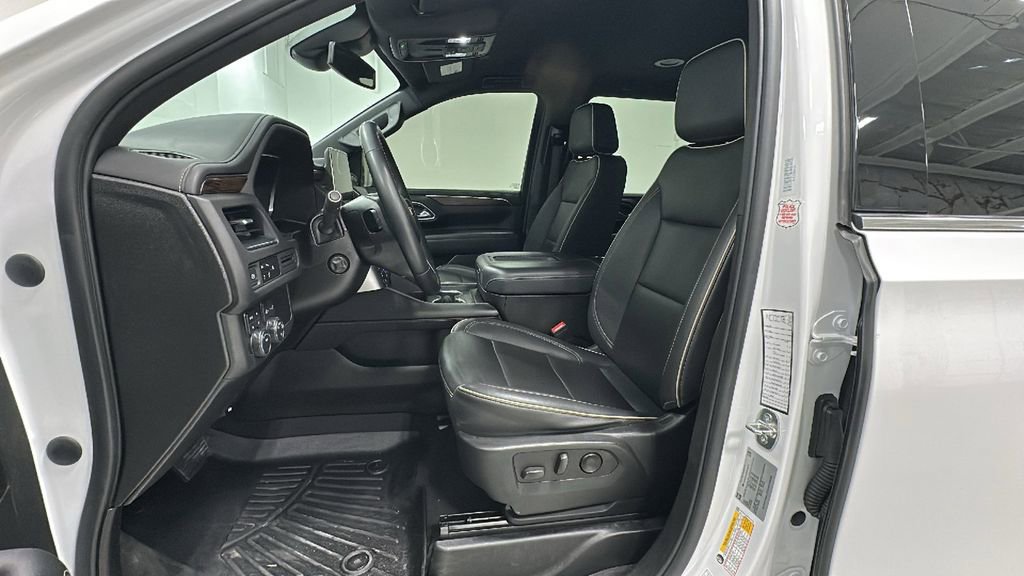 Used 2023 Chevrolet Suburban Premier image 10