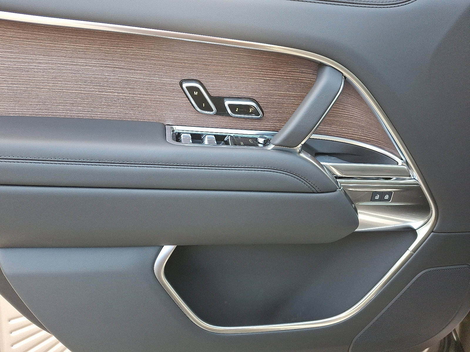 New 2026 Land Rover Range Rover SE image 10