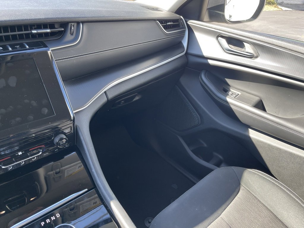 Used 2024 Jeep Grand Cherokee L Laredo image 8