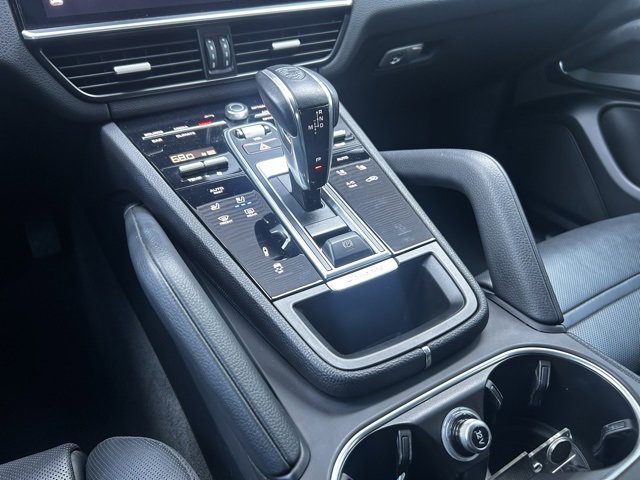 Certified 2022 Porsche Cayenne Platinum Edition image 35