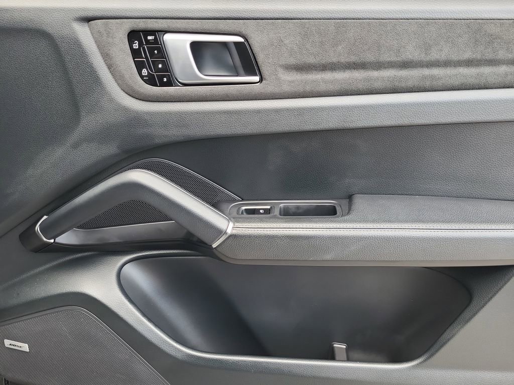 Used 2020 Porsche Cayenne image 17