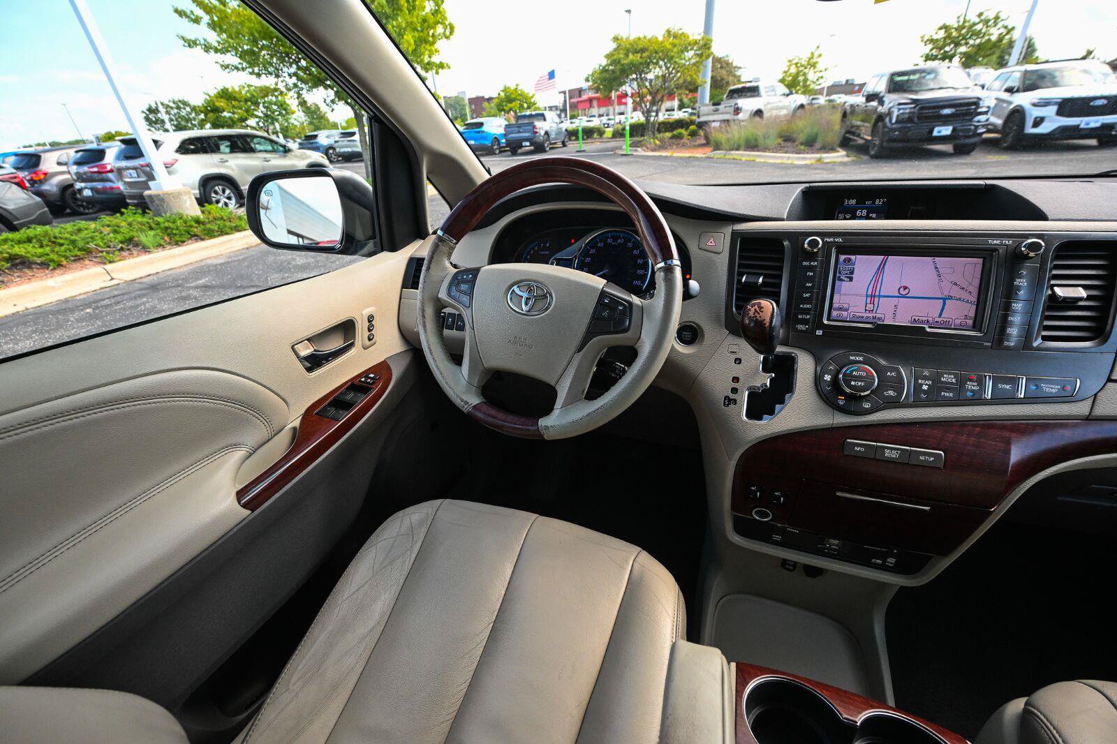 Used 2011 Toyota Sienna Limited w/ Premium Pkg FWD image 34