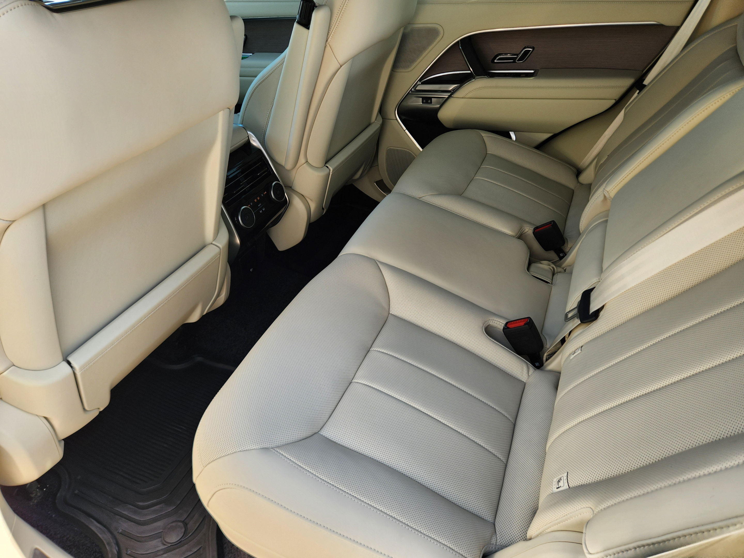 New 2026 Land Rover Range Rover SE AWD/4WD image 23